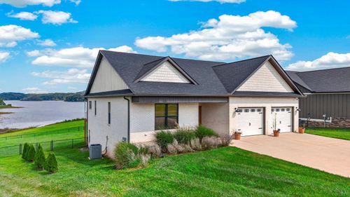 217 Masters Ln, Bean Station, TN, 37708-1425 | Card Image