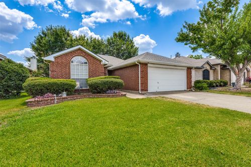 621 Silverbrook Dr, Saginaw, TX, 76179-0936 | Card Image