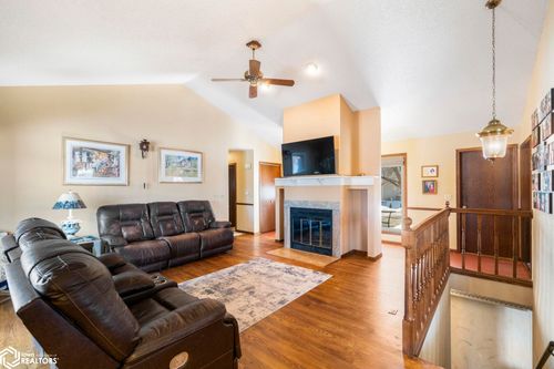 11 Knollwood Ct, Mason City, IA, 50401-4627 | Card Image