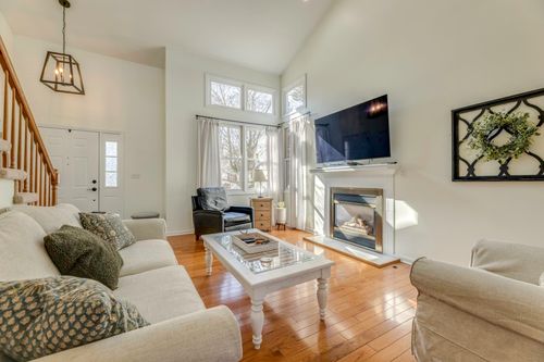 182 W Washington St, Romeo, MI, 48065-5161 | Card Image