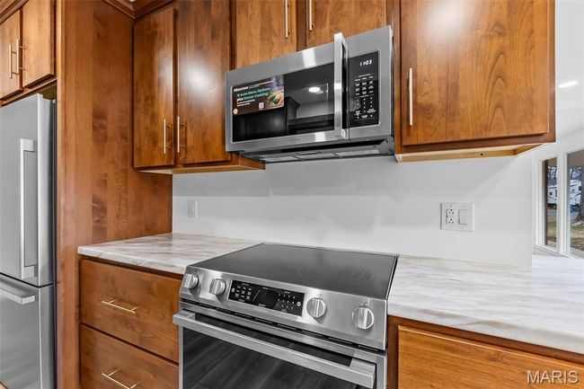 Kitchen featuring stainless steel appliances | Image 8