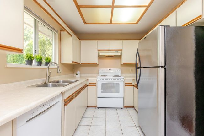 1015 163 St, House other with 3 bedrooms, 3 bathrooms and 6 parking in Surrey BC | Image 8