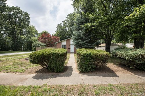 6580 Troy St, Taylor, MI, 48180-1676 | Card Image