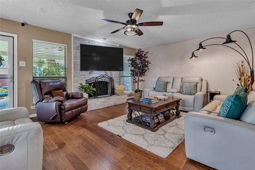 1732 Mayflower Dr, Carrollton, TX, 75007-3023 | Card Image