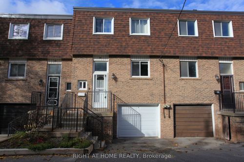 38-38 The Carriage Way, Thornhill, ON, L3T4V1 | Card Image