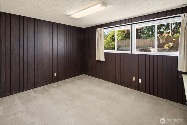 Large bonus room, easily a 4th bedroom or office | Image 21