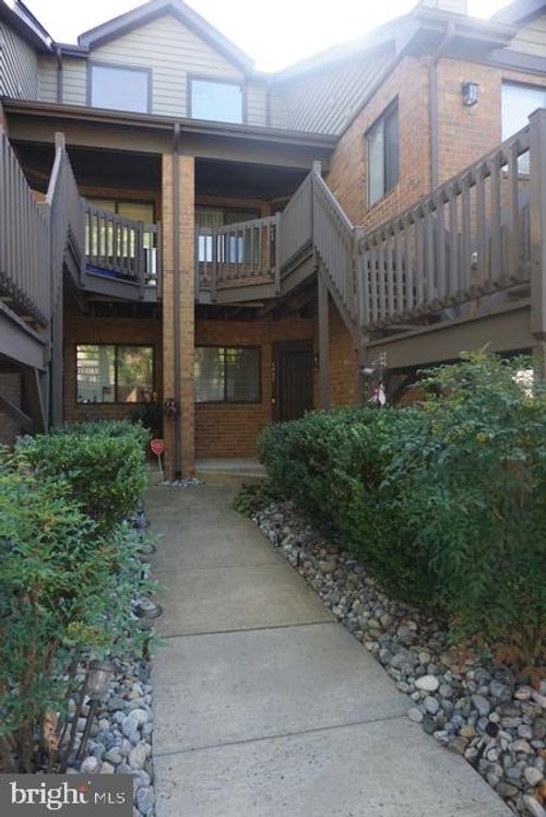 2002 Augusta Cir, MOUNT LAUREL, NJ, 08054-2765 | Card Image