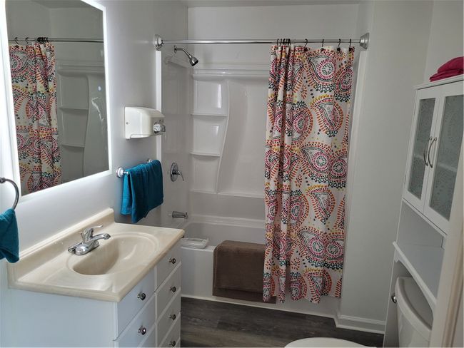 Apartment new bath | Image 38