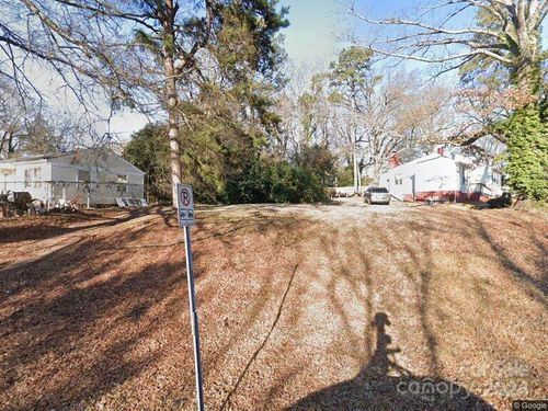 19-2451 Columbus Cir, Charlotte, NC, 28208-5005 | Card Image