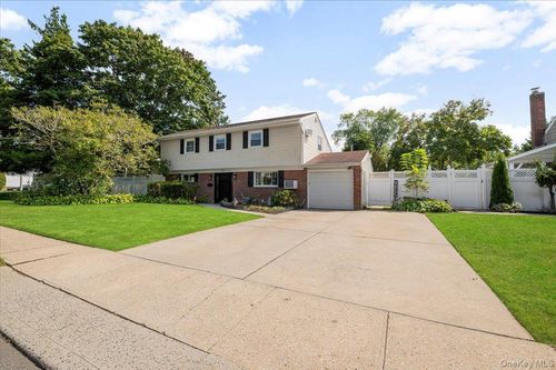 214 Haypath Rd, Old Bethpage, NY, 11804-1434 | Card Image