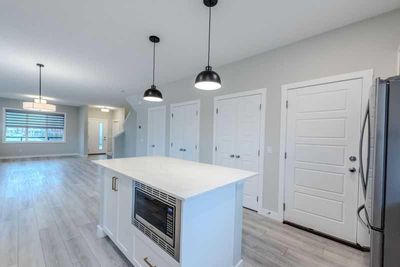 275 Wolf Creek Way Se, Home with 5 bedrooms, 3 bathrooms and 2 parking in Calgary AB | Image 2