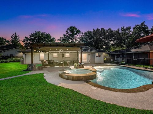 712 Barbara St, Tomball, TX, 77375-4524 | Card Image