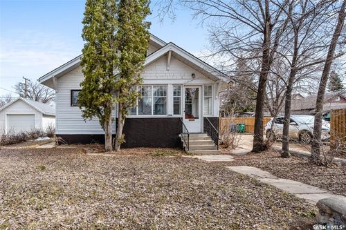 1227 1st Ave Nw, Moose Jaw, SK, S6H3N5 | Card Image