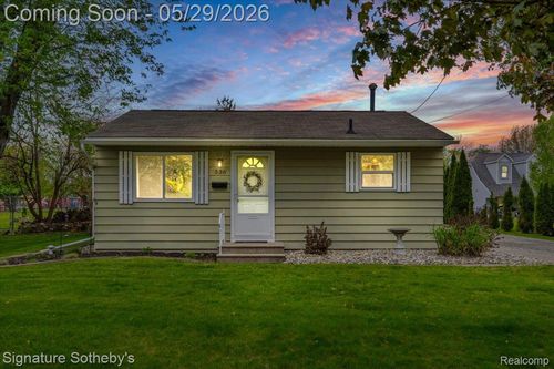 536 Wood St, Fenton, MI, 48430-1853 | Card Image