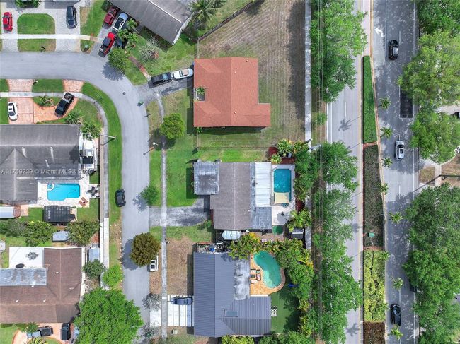 700 Nw 88 Th Ter, House other with 3 bedrooms, 2 bathrooms and null parking in Pembroke Pines FL | Image 50