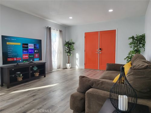 b-510 Short St, Inglewood, CA, 90302-1915 | Card Image