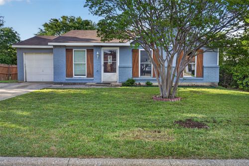 2219 Foxcroft Ln, Arlington, TX, 76014-3610 | Card Image