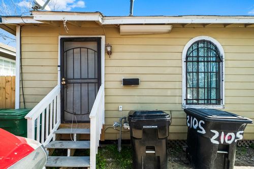 2105 Russell St, Houston, TX, 77026-6626 | Card Image