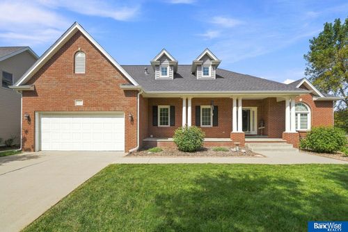 3201 Crown Pointe Rd, Lincoln, NE, 68506-4147 | Card Image