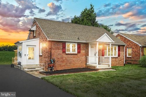6581 York Rd, SPRING GROVE, PA, 17362-8989 | Card Image