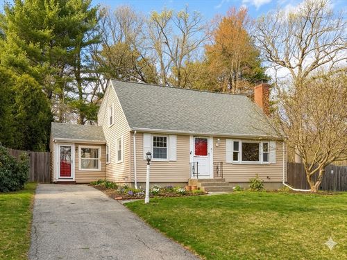 18 Pond Ave., Foxboro, MA, 02035 | Card Image