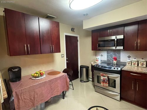 806 Center Dr, North Baldwin, NY, 11510-1104 | Card Image