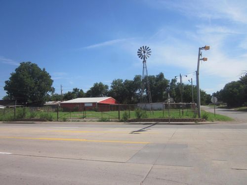 300 Avenue F Ne, Childress, TX, 79201-3850 | Card Image