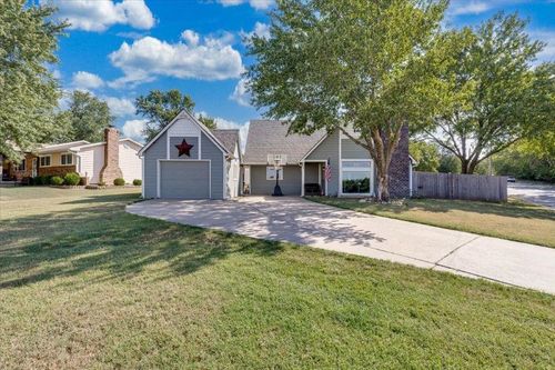 422 S Lincoln St, Belle Plaine, KS, 67013-8707 | Card Image