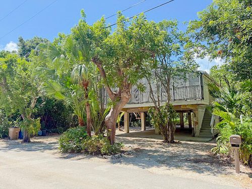 110 Arctic Ave, Tavernier, FL, 33070 | Card Image