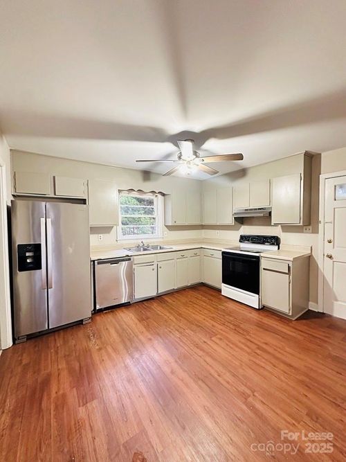 7616 Idlewild Rd, Charlotte, NC, 28212-5850 | Card Image