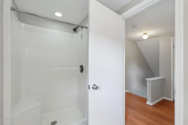 35-web-or-mls-Lombardy Ln-S0107-035.jpg | Image 24
