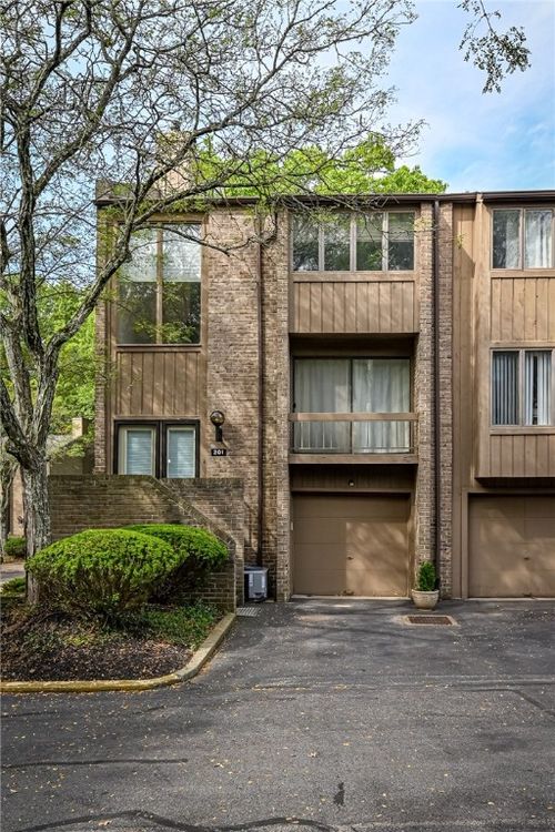 201 Pine Ct, Pittsburgh, PA, 15237-2634 | Card Image