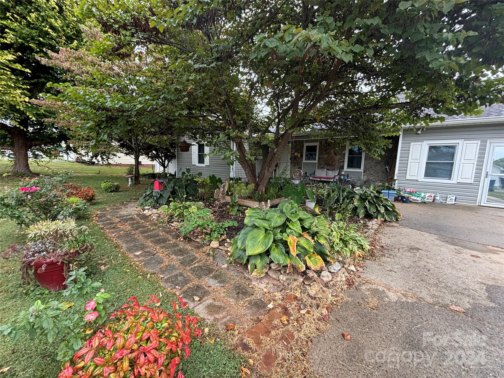 Colonial Ave, Granite Falls, NC 28630