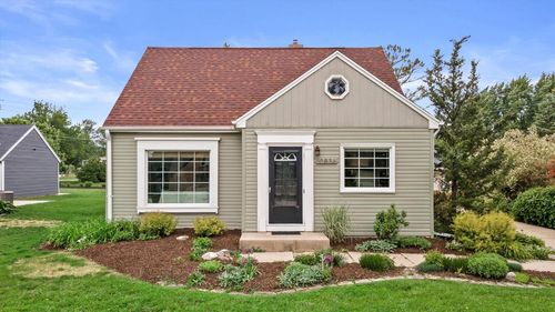 10836 W Fiebrantz Avenue, Wauwatosa, WI, 53222 | Card Image