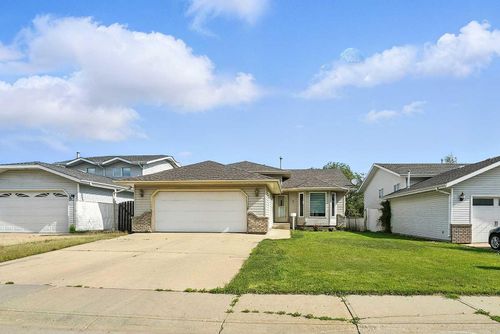 7 Wilson Close, Sylvan Lake, AB, T4S1G2 | Card Image