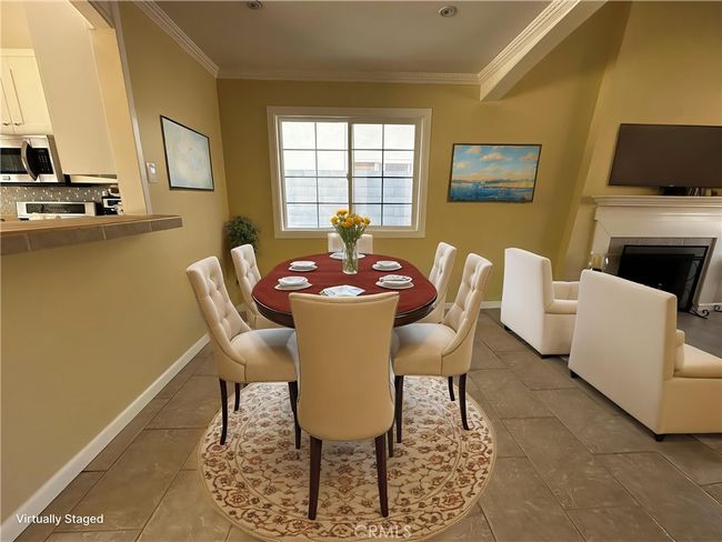 Dining room staged picture | Image 5