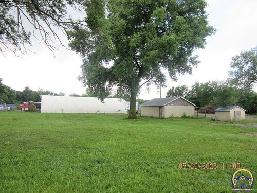 207 Se Woodland Ave, Topeka, KS, 66607 | Card Image