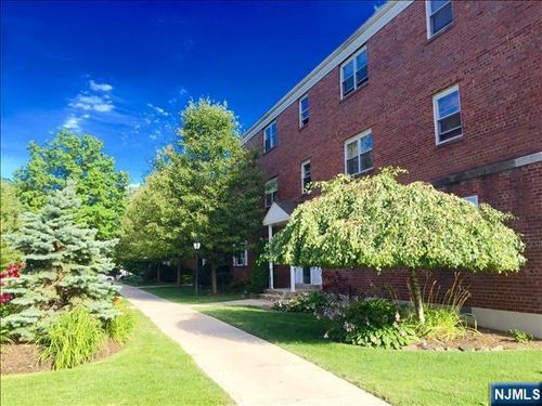 237 Johnson Ave, Hackensack, NJ, 07601-5138 | Card Image