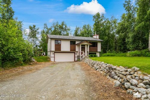 645 W Sarahs Way, Wasilla, AK, 99654-2223 | Card Image