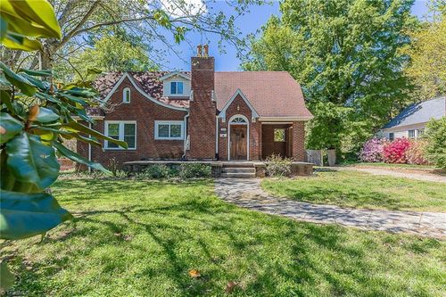 122 Rosedale Cir, Winston-Salem, NC, 27106-4604 | Card Image