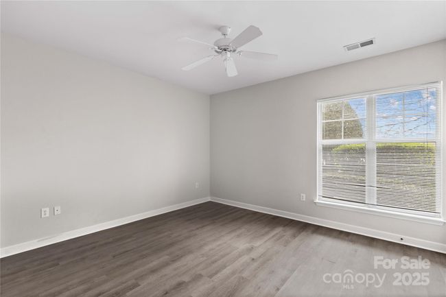 Secondary Bedroom | Image 25