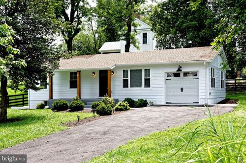 409 E Marshall St, Middleburg, VA, 20117-2705 | Card Image