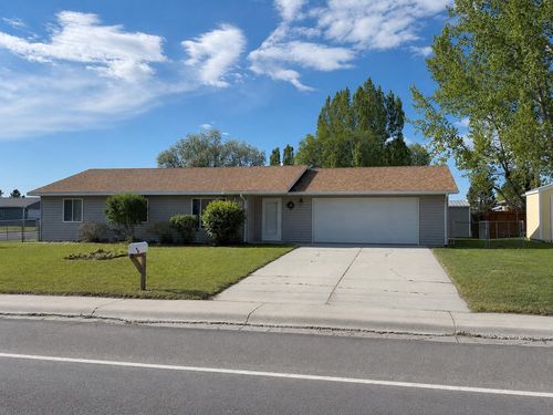 811 Monroe Ave, Riverton, WY, 82501-4025 | Card Image