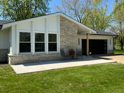 1421 N Golden Lake Rd, Summit, WI, 53066-9404 | Card Image