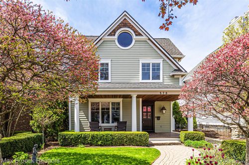 570 Pierce St, Birmingham, MI, 48009-1752 | Card Image