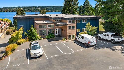 apt-300-3825 Ne 155th Pl, Lake Forest Park, WA, 98155-6718 | Card Image