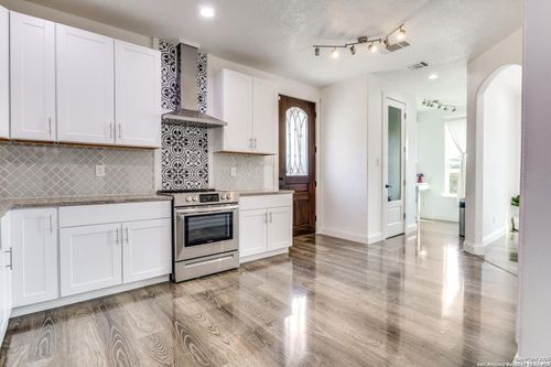 1071 Hidden Valley Dr, Spring Branch, TX, 78070-5178 | Card Image