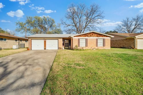 2828 Fairbrook St, Irving, TX, 75062-6945 | Card Image
