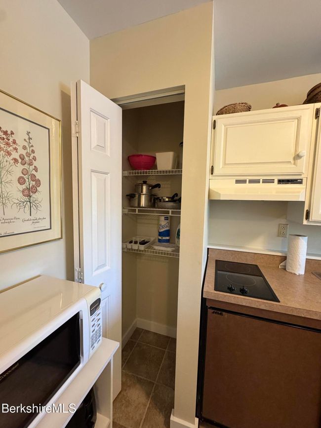526 - 37 Corey Rd, Condo with 1 bedrooms, 1 bathrooms and null parking in Hancock MA | Image 5