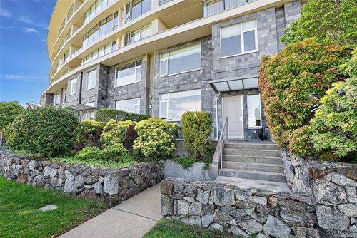 5330 Sayward Hill Cres, Saanich, BC, V8Y3H8 | Card Image